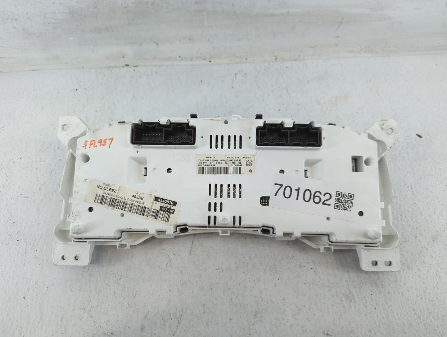 2011-2012 Jeep Patriot Instrument Cluster Speedometer Gauges P/N:00340119-000053 Fits Fits 2011 2012 OEM Used Auto Parts - O