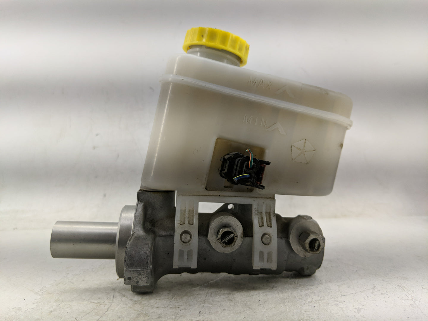 Jeep Wrangler Brake Master Cylinder 1312505 - Oemusedautoparts1.com