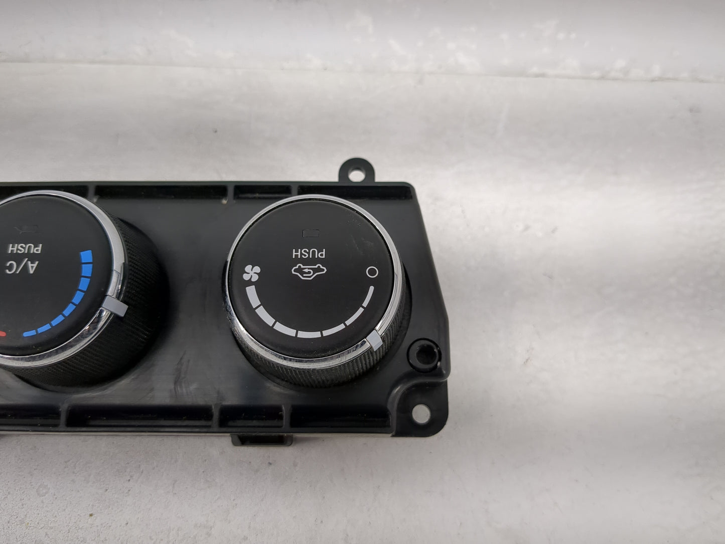 2011-2013 Jeep Wrangler Climate Control Module Temperature AC/Heater Replacement P/N:P55111169AE Fits Fits 2011 2012 2013 OE