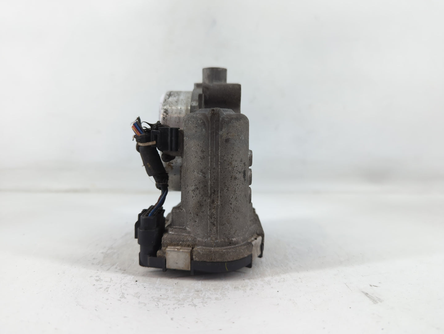 2012-2018 Jeep Wrangler Throttle Body P/N:05184349AC 0 280 750 570 Fits OEM Used Auto Parts - Oemusedautoparts1.com