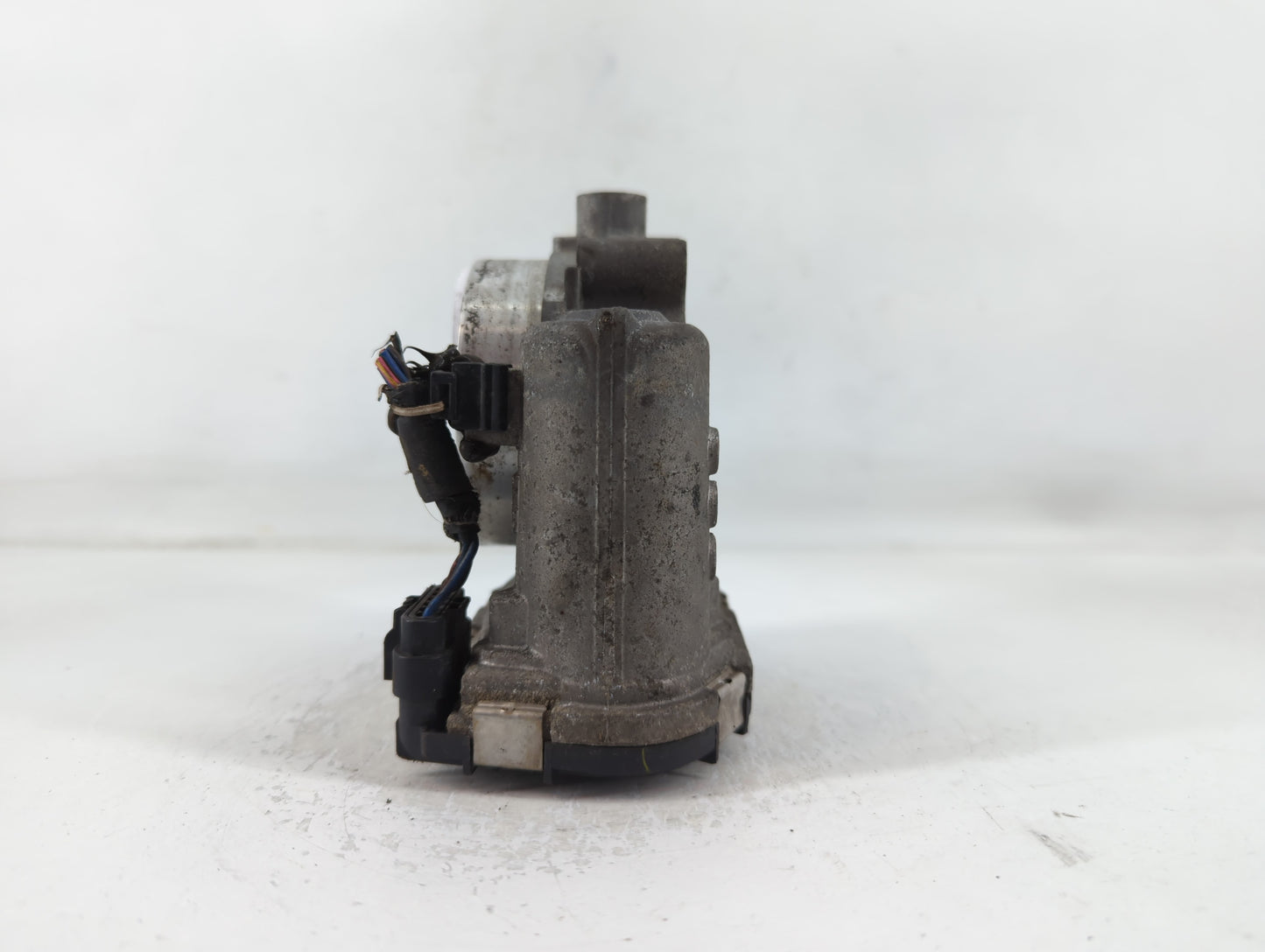 2012-2018 Jeep Wrangler Throttle Body P/N:05184349AC 0 280 750 570 Fits OEM Used Auto Parts - Oemusedautoparts1.com