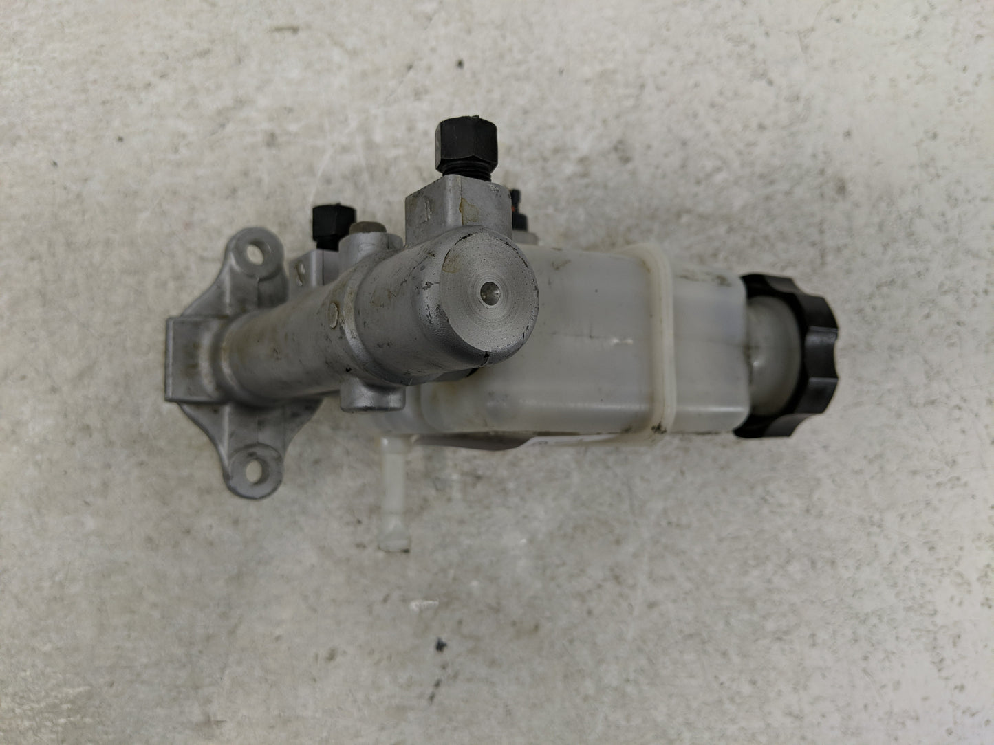 2011-2013 Kia Forte Brake Master Cylinder - Oemusedautoparts1.com