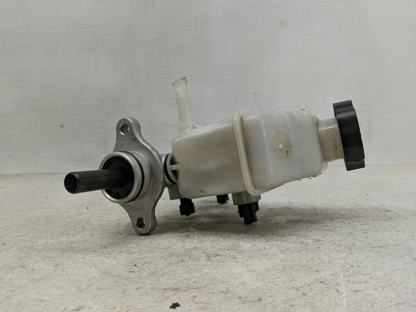 2011-2013 Kia Forte Brake Master Cylinder - Oemusedautoparts1.com