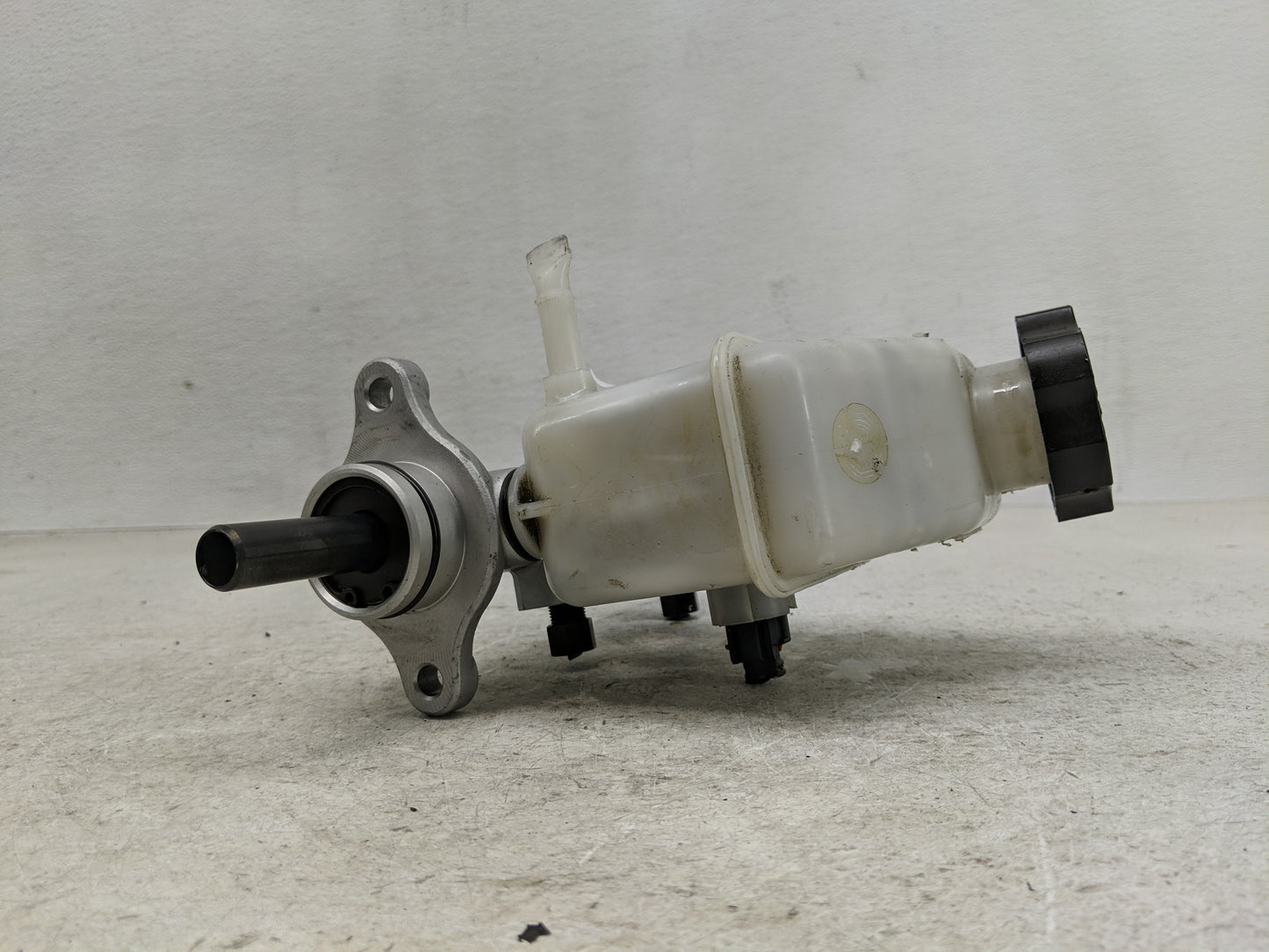 2011-2013 Kia Forte Brake Master Cylinder - Oemusedautoparts1.com