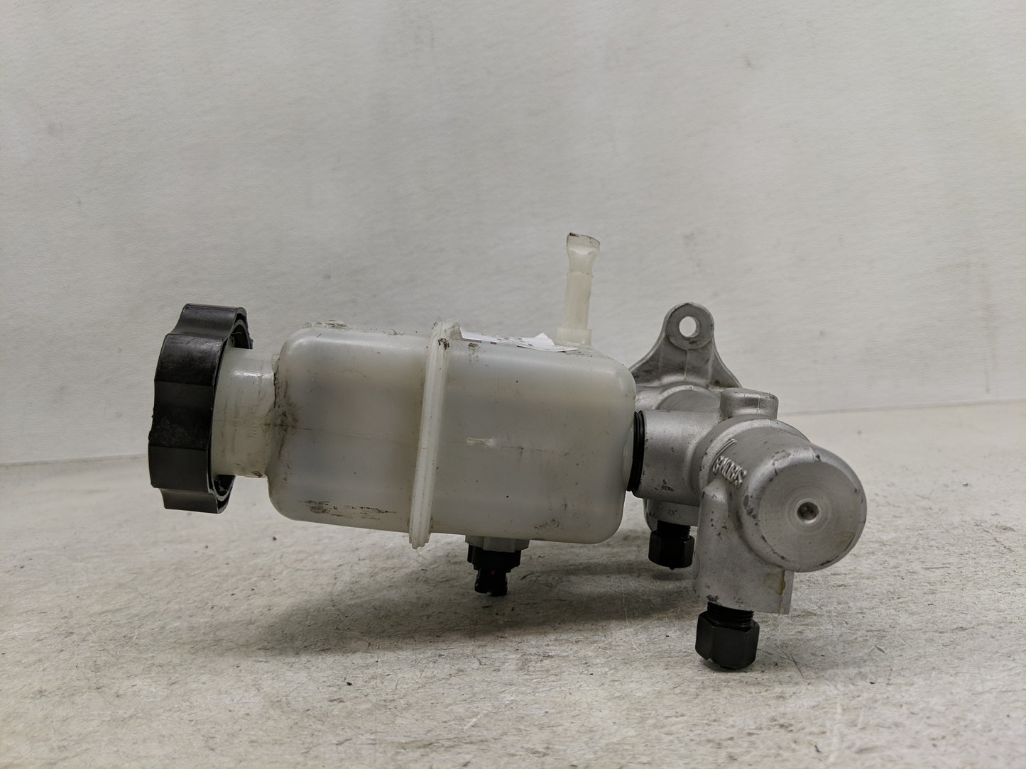 2011-2013 Kia Forte Brake Master Cylinder - Oemusedautoparts1.com