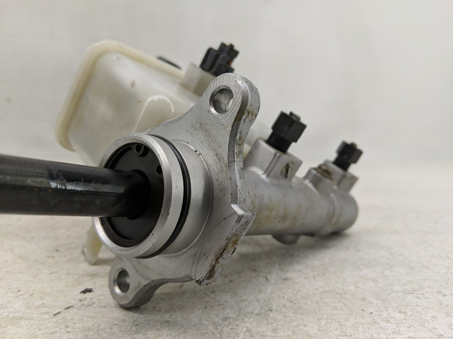 2011-2013 Kia Forte Brake Master Cylinder - Oemusedautoparts1.com