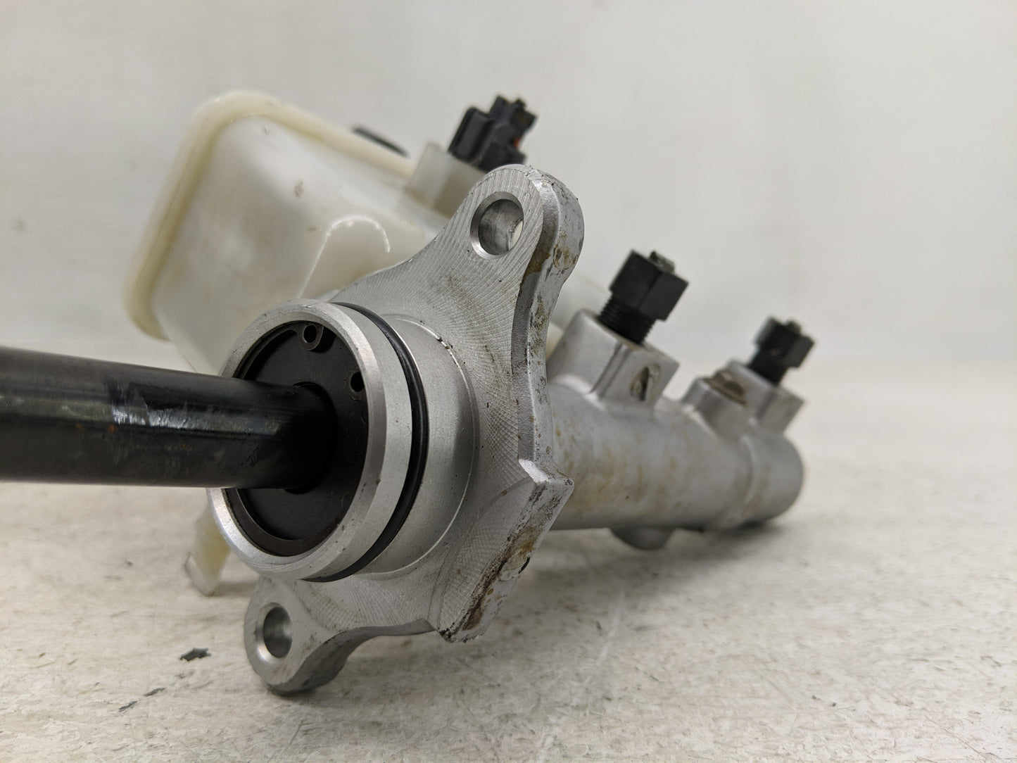 2011-2013 Kia Forte Brake Master Cylinder - Oemusedautoparts1.com