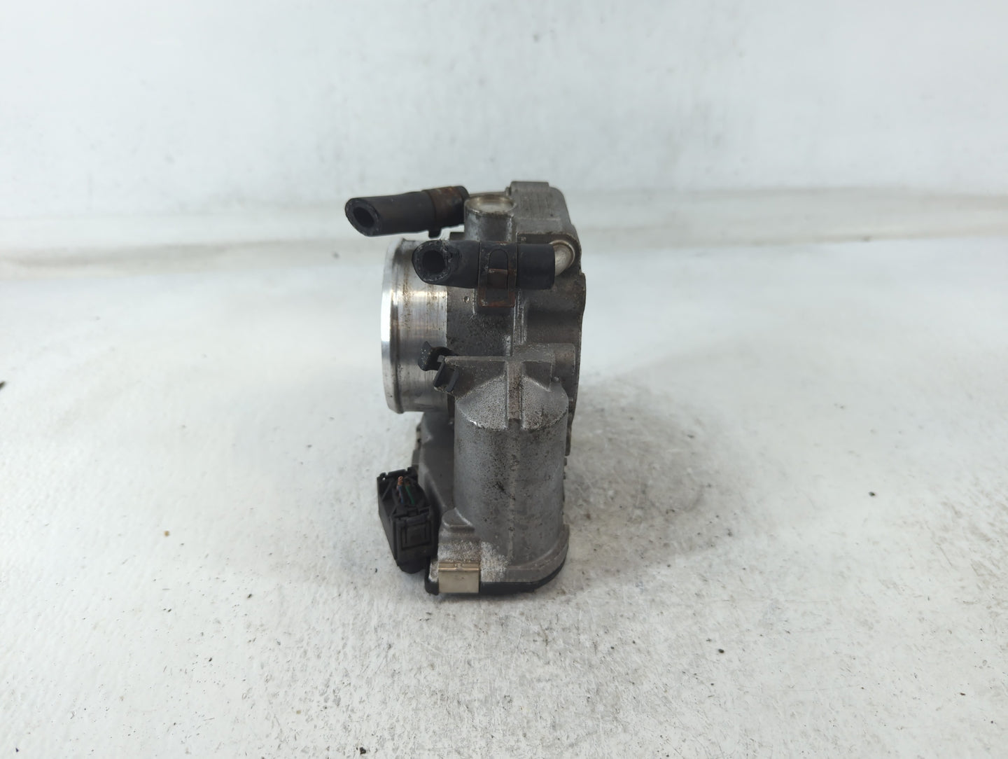 2010-2013 Kia Forte Throttle Body P/N:35100-2G200 Fits Fits 2010 2011 2012 2013 OEM Used Auto Parts - Oemusedautoparts1.com
