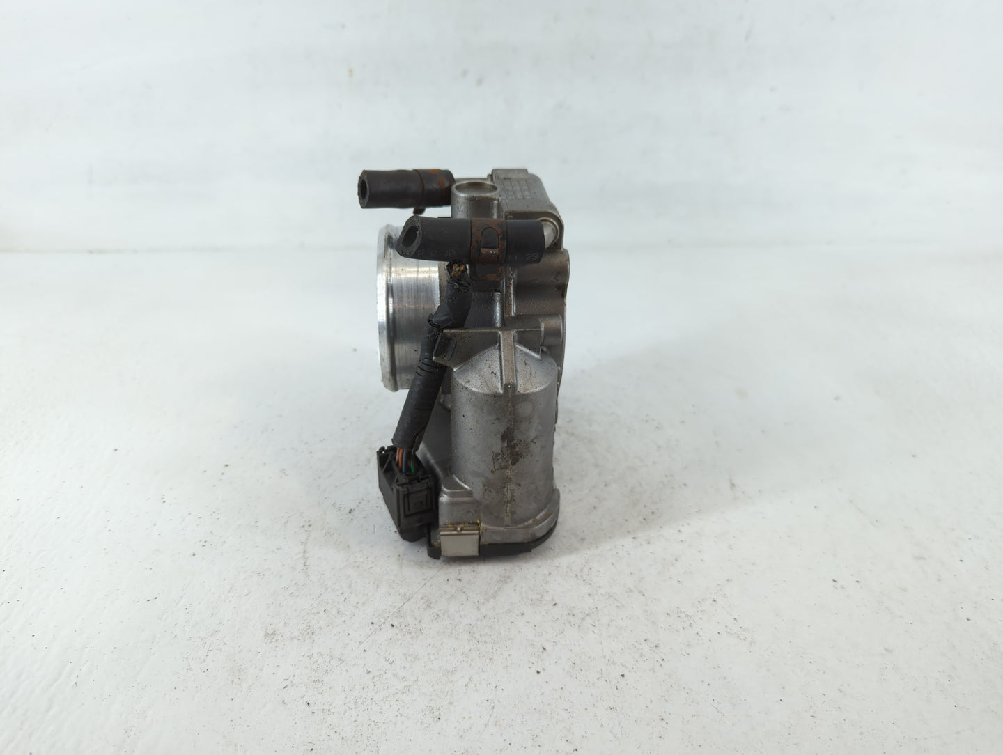 2010-2013 Kia Forte Throttle Body P/N:35100-2G200 Fits Fits 2010 2011 2012 2013 OEM Used Auto Parts - Oemusedautoparts1.com