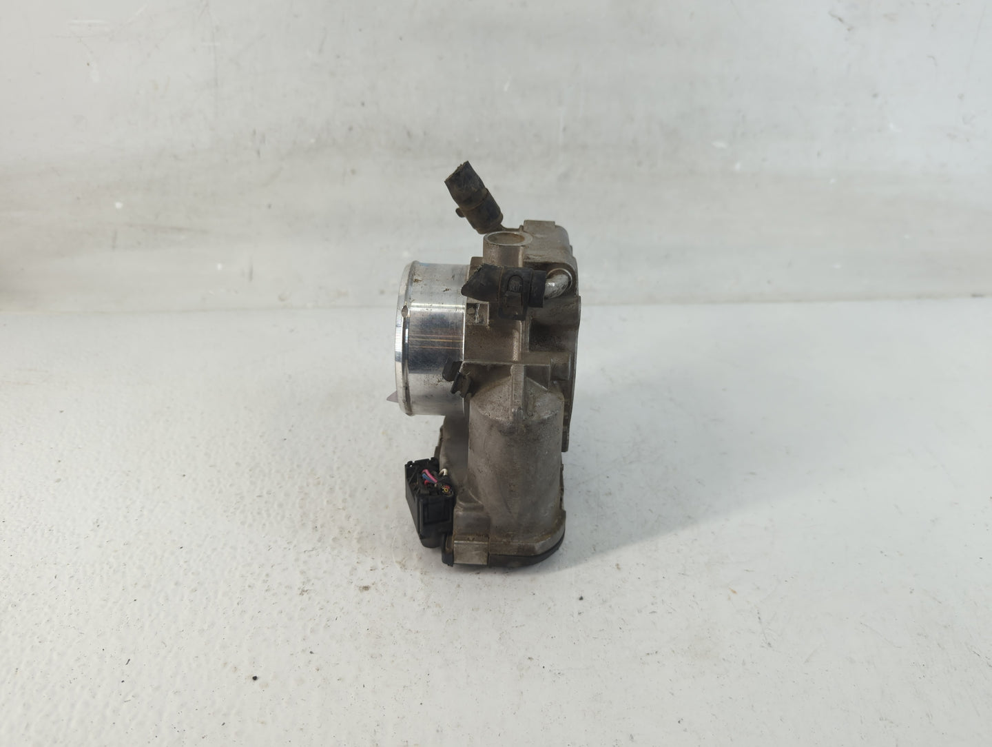 2011-2015 Kia Optima Throttle Body P/N:35100-2G700 Fits Fits 2011 2012 2013 2014 2015 2016 OEM Used Auto Parts - Oemusedauto