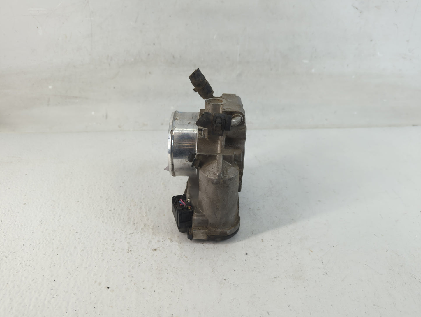 2011-2015 Kia Optima Throttle Body P/N:35100-2G700 Fits Fits 2011 2012 2013 2014 2015 2016 OEM Used Auto Parts - Oemusedauto