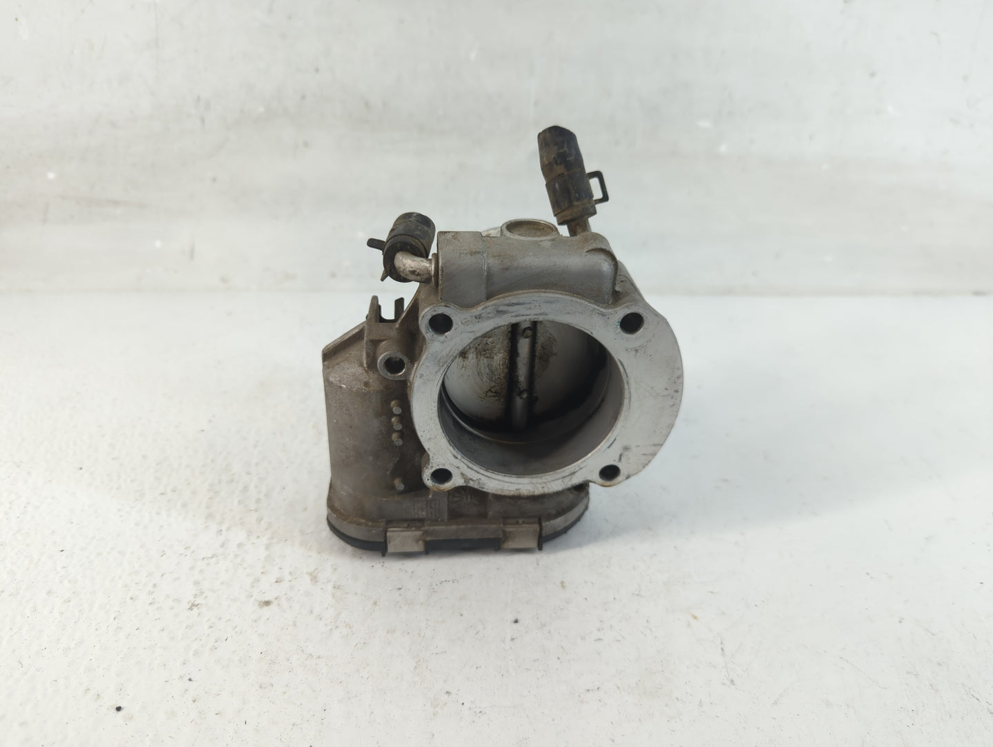 2011-2015 Kia Optima Throttle Body P/N:35100-2G700 Fits Fits 2011 2012 2013 2014 2015 2016 OEM Used Auto Parts - Oemusedauto