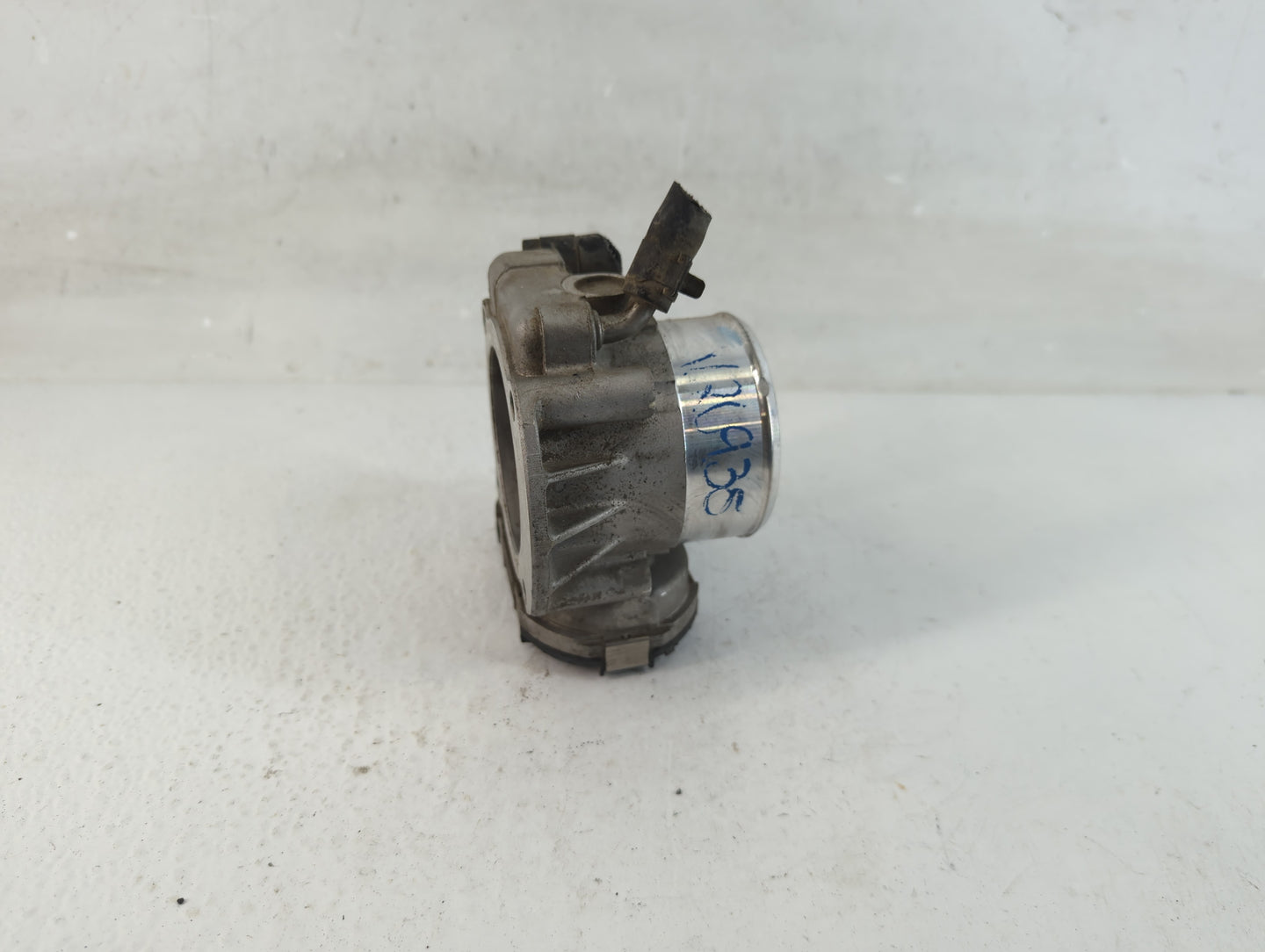 2011-2015 Kia Optima Throttle Body P/N:35100-2G700 Fits Fits 2011 2012 2013 2014 2015 2016 OEM Used Auto Parts - Oemusedauto