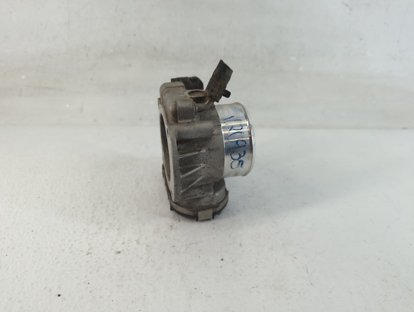 2011-2015 Kia Optima Throttle Body P/N:35100-2G700 Fits Fits 2011 2012 2013 2014 2015 2016 OEM Used Auto Parts - Oemusedauto