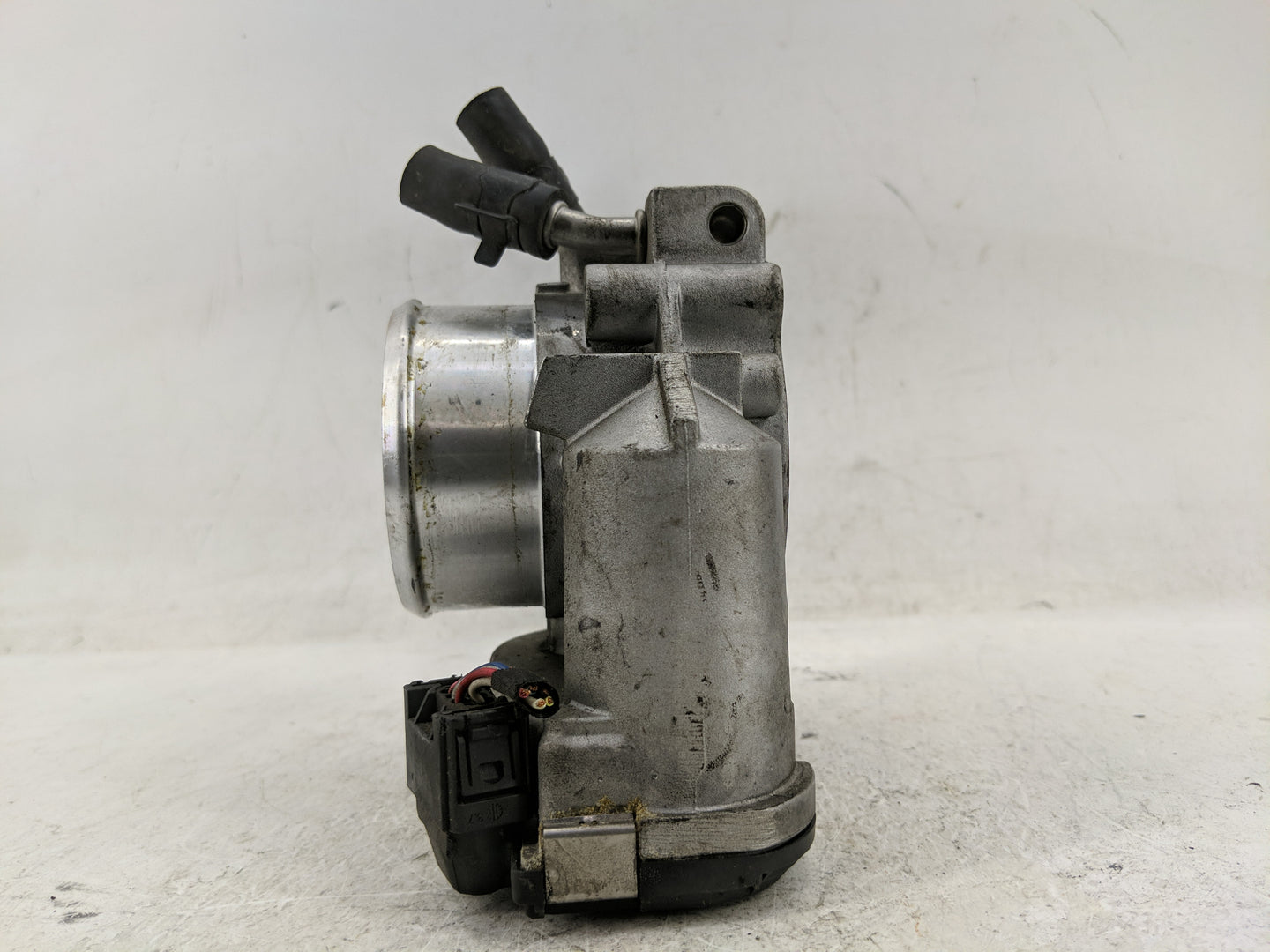 2012 Kia Optima Throttle Body P/N:35100-26710 Fits OEM Used Auto Parts - Oemusedautoparts1.com