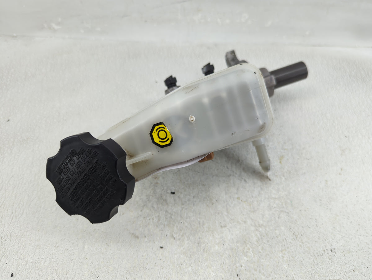 2011-2015 Kia Optima Brake Master Cylinder 1276499 - Oemusedautoparts1.com