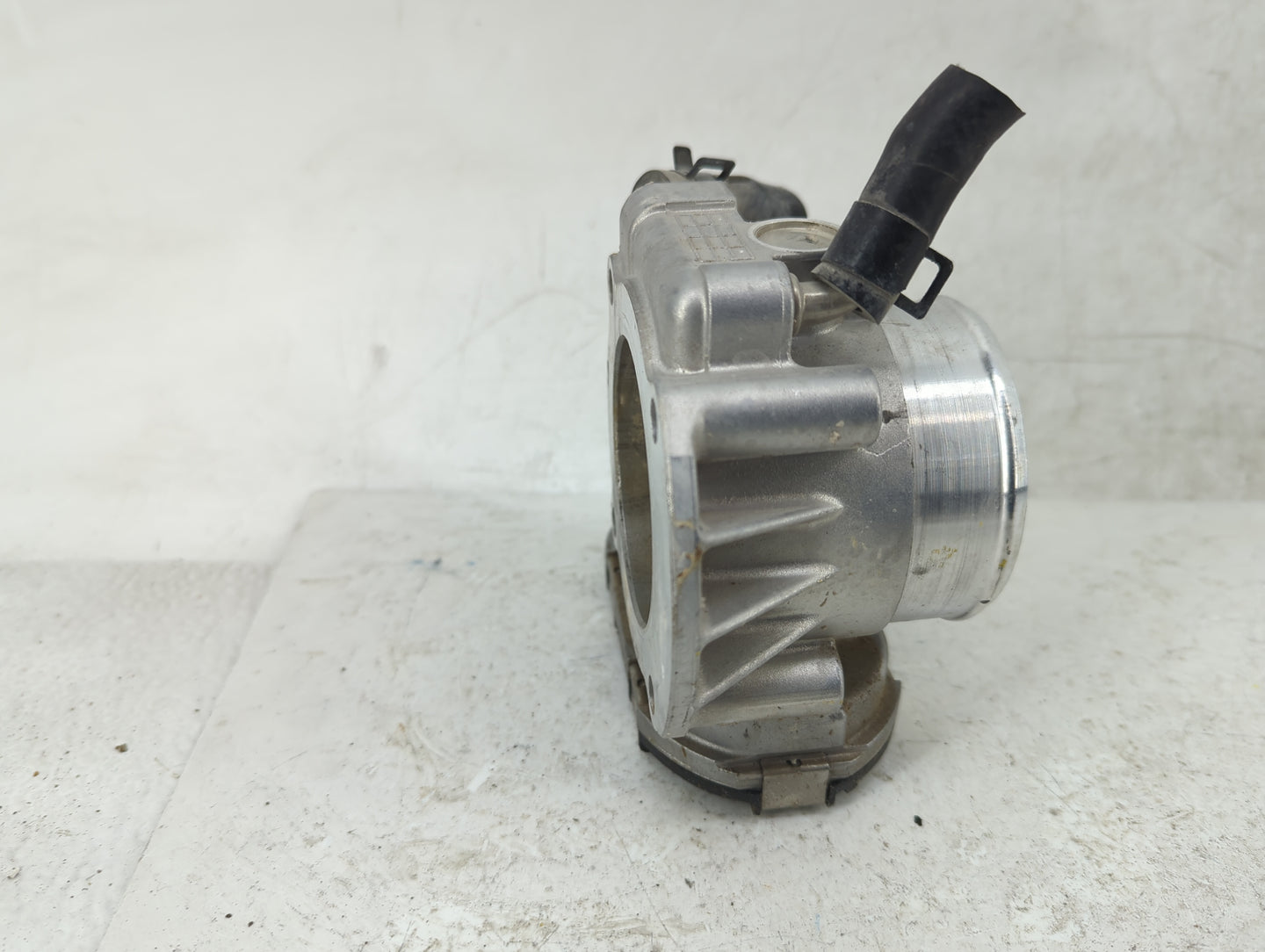 2011-2016 Kia Optima Throttle Body P/N:35100-2G800 Fits Fits 2011 2012 2013 2014 2015 2016 OEM Used Auto Parts - Oemusedauto