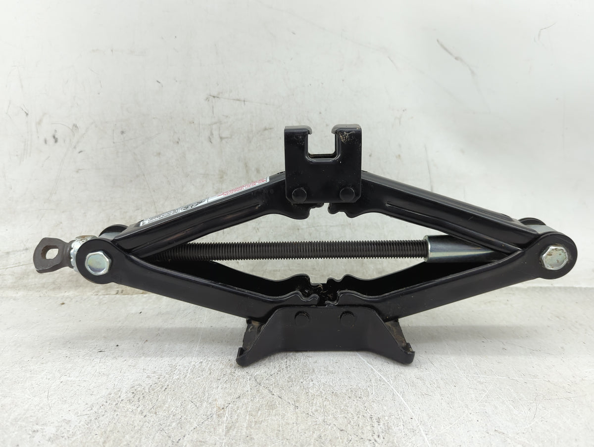 2012 Kia Optima Spare Scissor Car Jack 1431740 - Oemusedautoparts1.com
