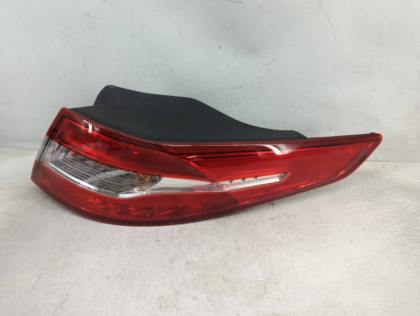 2011-2013 Kia Optima Tail Light Assembly Passenger Right OEM P/N:92402-4U0 Fits Fits 2011 2012 2013 OEM Used Auto Parts - Oe