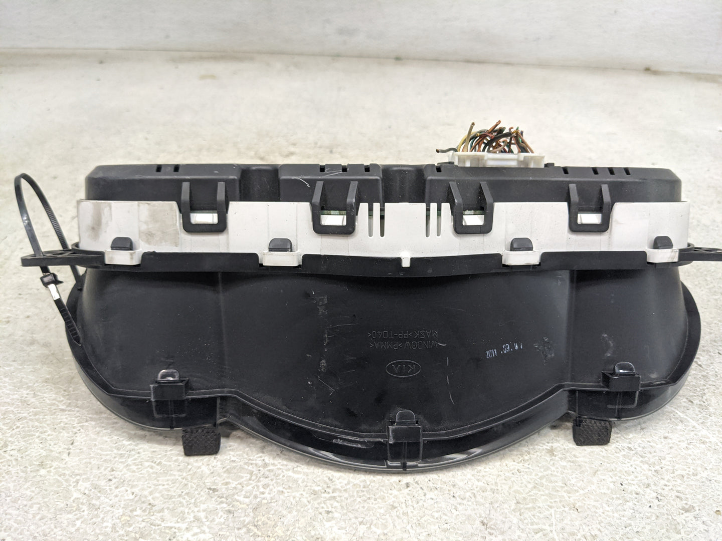 2012-2013 Kia Optima Instrument Cluster Speedometer Gauges P/N:94011-2T882 Miles:144K Fits Fits 2012 2013 OEM Used Auto Part