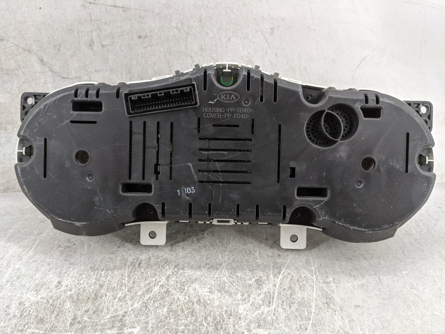2012-2013 Kia Optima Instrument Cluster Speedometer Gauges P/N:94011-2T882 Miles:92K Fits Fits 2012 2013 OEM Used Auto Parts