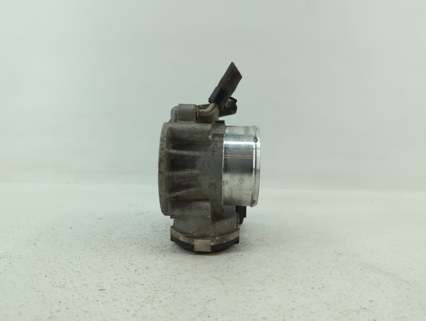 2011-2015 Kia Optima Throttle Body P/N:35100-2G700 Fits Fits 2011 2012 2013 2014 2015 2016 OEM Used Auto Parts - Oemusedauto