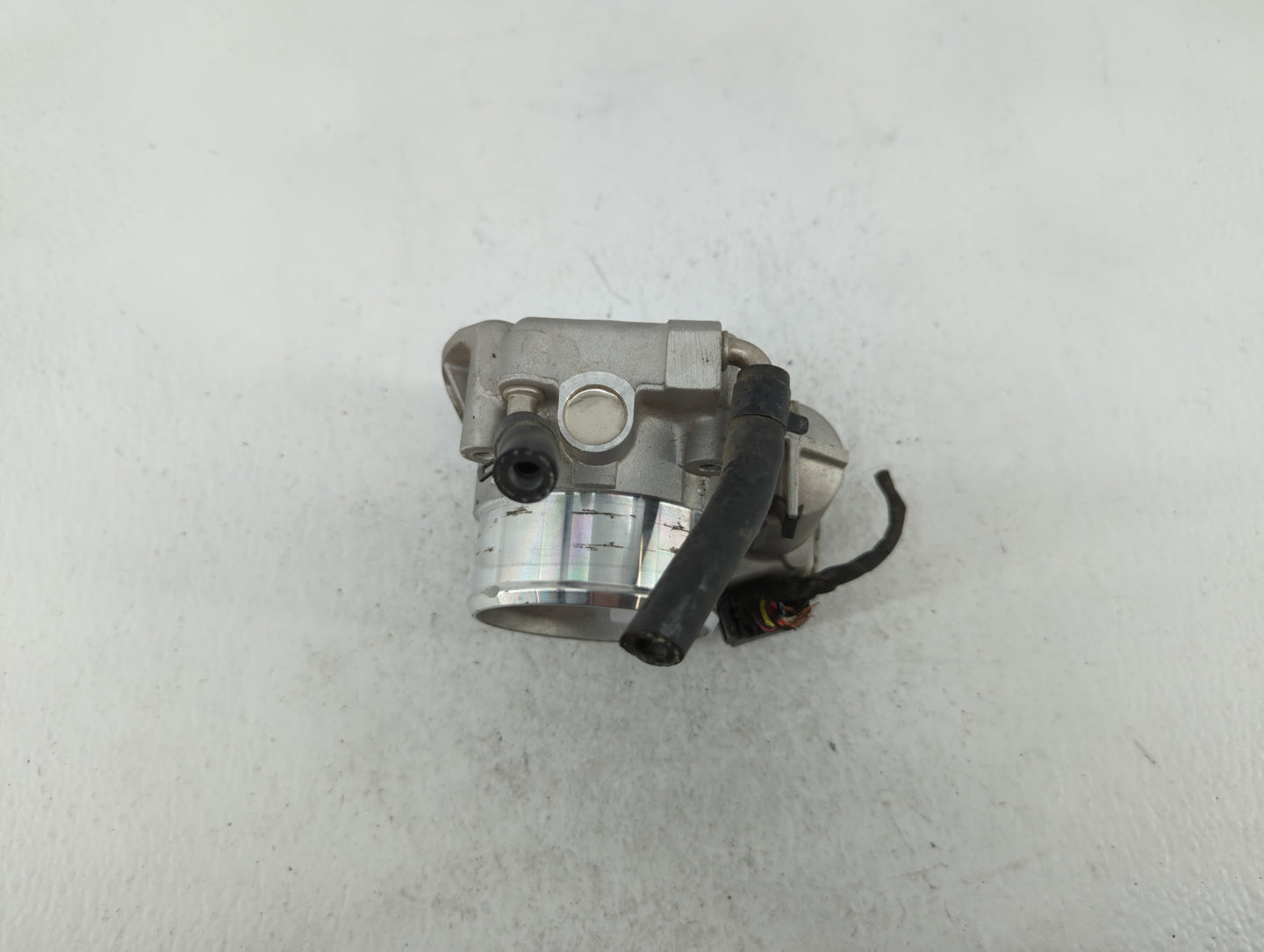 2011-2015 Kia Optima Throttle Body P/N:35100-2G700 Fits Fits 2011 2012 2013 2014 2015 2016 OEM Used Auto Parts - Oemusedauto