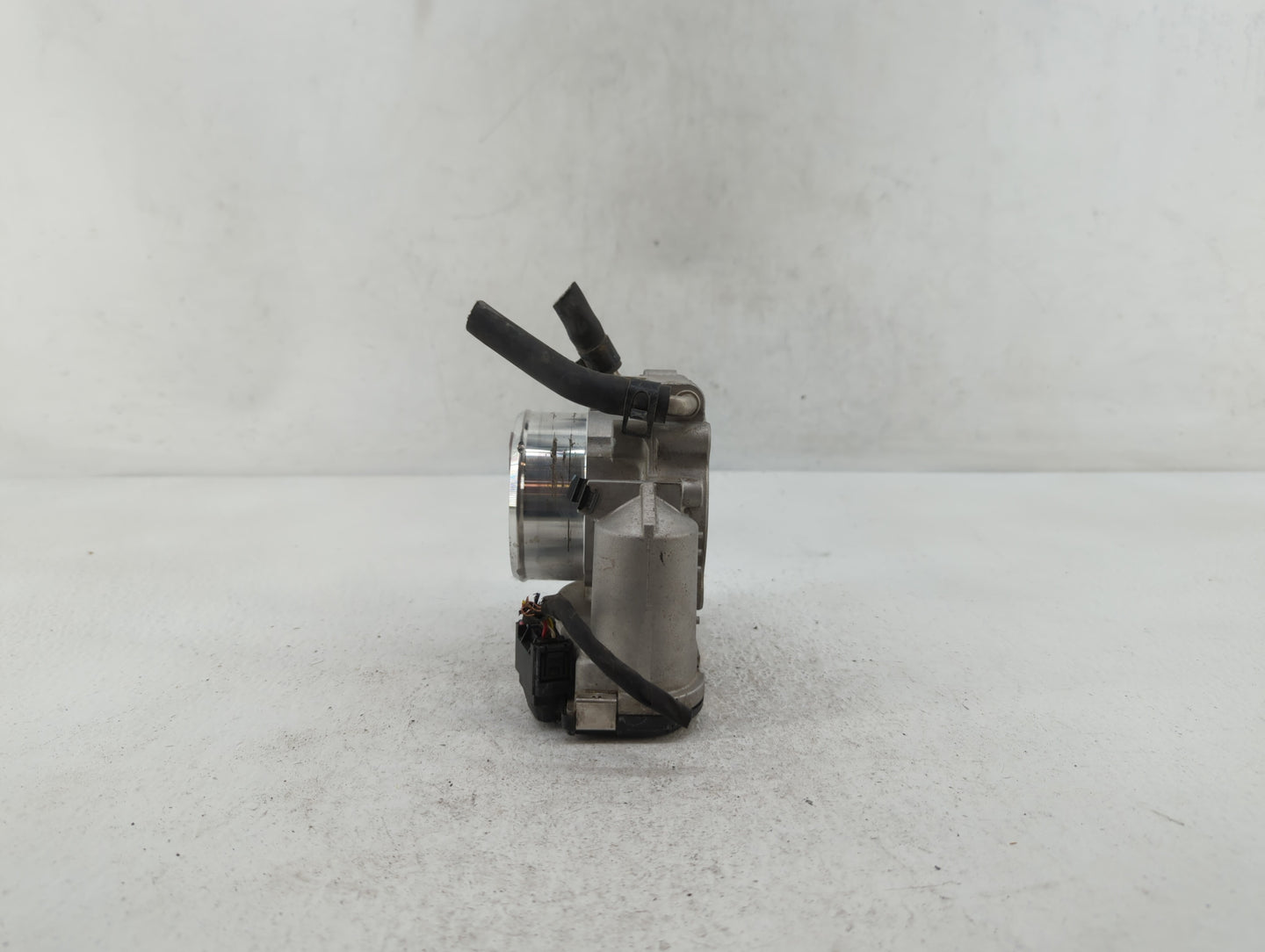 2011-2015 Kia Optima Throttle Body P/N:35100-2G700 Fits Fits 2011 2012 2013 2014 2015 2016 OEM Used Auto Parts - Oemusedauto