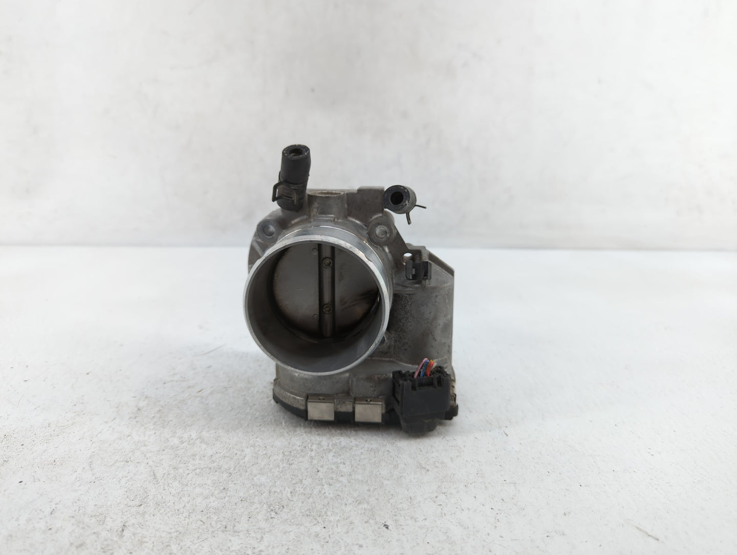 2011-2015 Kia Optima Throttle Body P/N:35100-2G700 Fits Fits 2011 2012 2013 2014 2015 2016 OEM Used Auto Parts - Oemusedauto