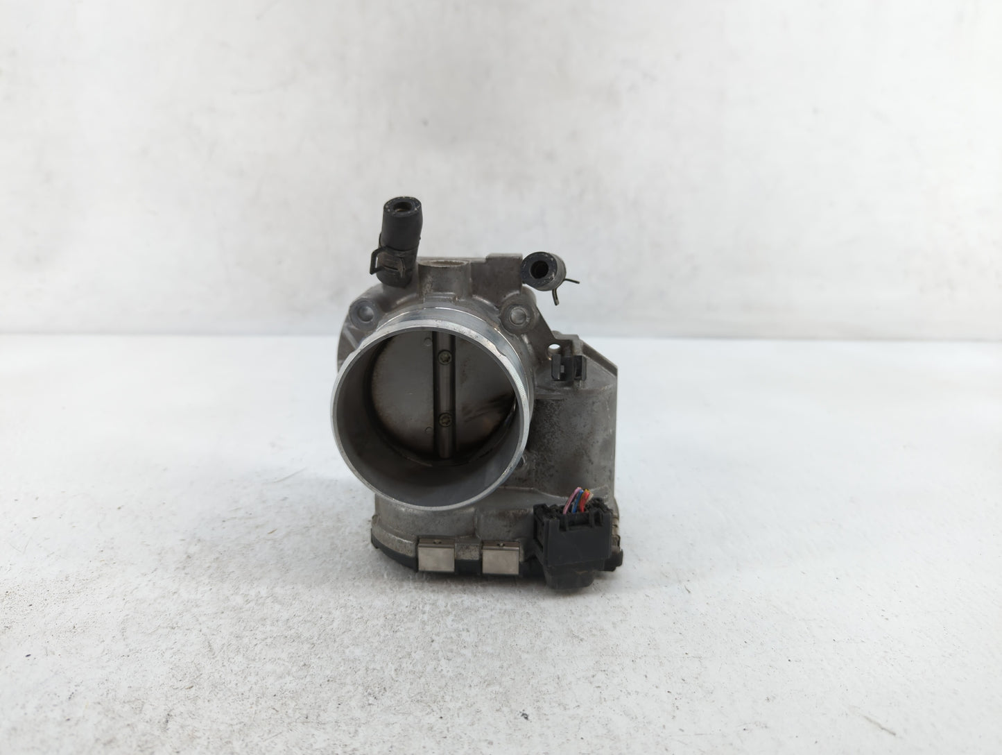 2011-2015 Kia Optima Throttle Body P/N:35100-2G700 Fits Fits 2011 2012 2013 2014 2015 2016 OEM Used Auto Parts - Oemusedauto