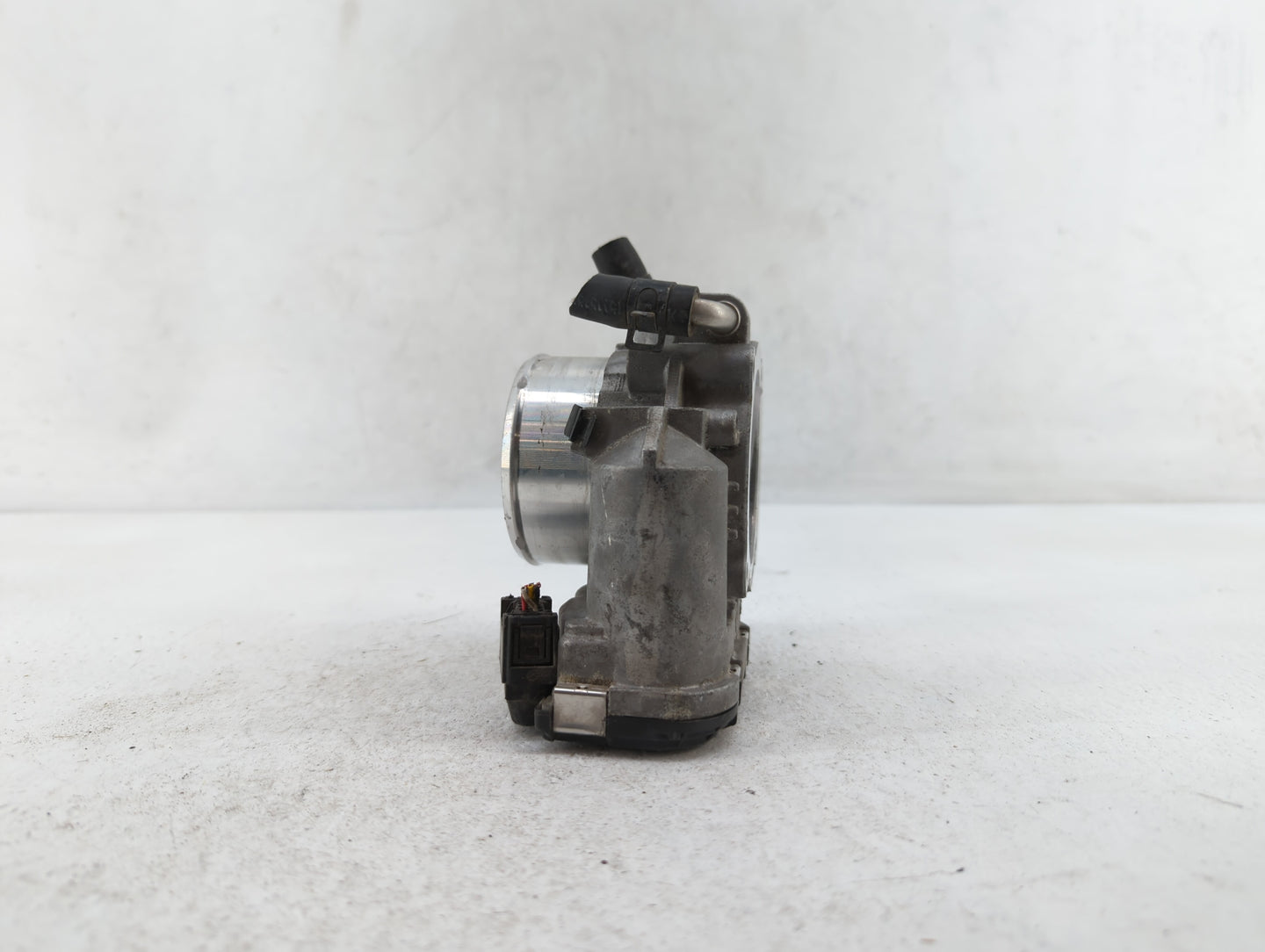 2011-2015 Kia Optima Throttle Body P/N:35100-2G700 Fits Fits 2011 2012 2013 2014 2015 2016 OEM Used Auto Parts - Oemusedauto