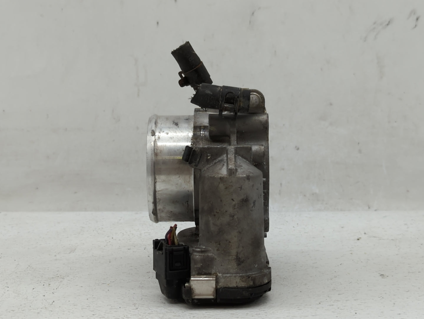 2011-2015 Kia Optima Throttle Body P/N:35100-2G700 Fits Fits 2011 2012 2013 2014 2015 2016 OEM Used Auto Parts - Oemusedauto