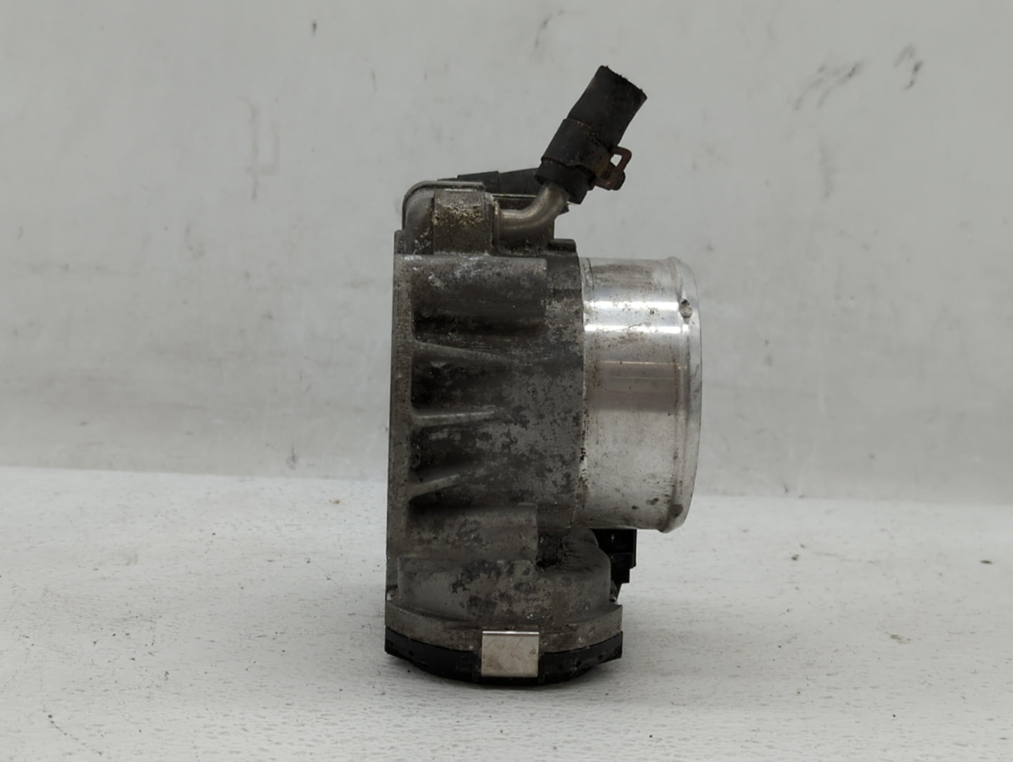 2011-2015 Kia Optima Throttle Body P/N:35100-2G700 Fits Fits 2011 2012 2013 2014 2015 2016 OEM Used Auto Parts - Oemusedauto