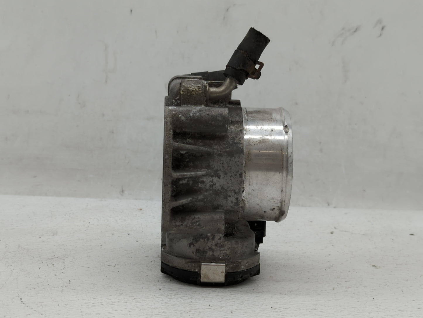 2011-2015 Kia Optima Throttle Body P/N:35100-2G700 Fits Fits 2011 2012 2013 2014 2015 2016 OEM Used Auto Parts - Oemusedauto