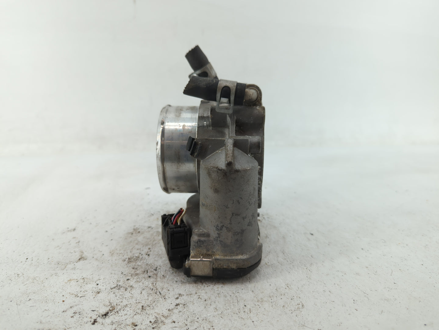 2011-2015 Kia Optima Throttle Body P/N:35100-2G700 Fits Fits 2011 2012 2013 2014 2015 2016 OEM Used Auto Parts - Oemusedauto