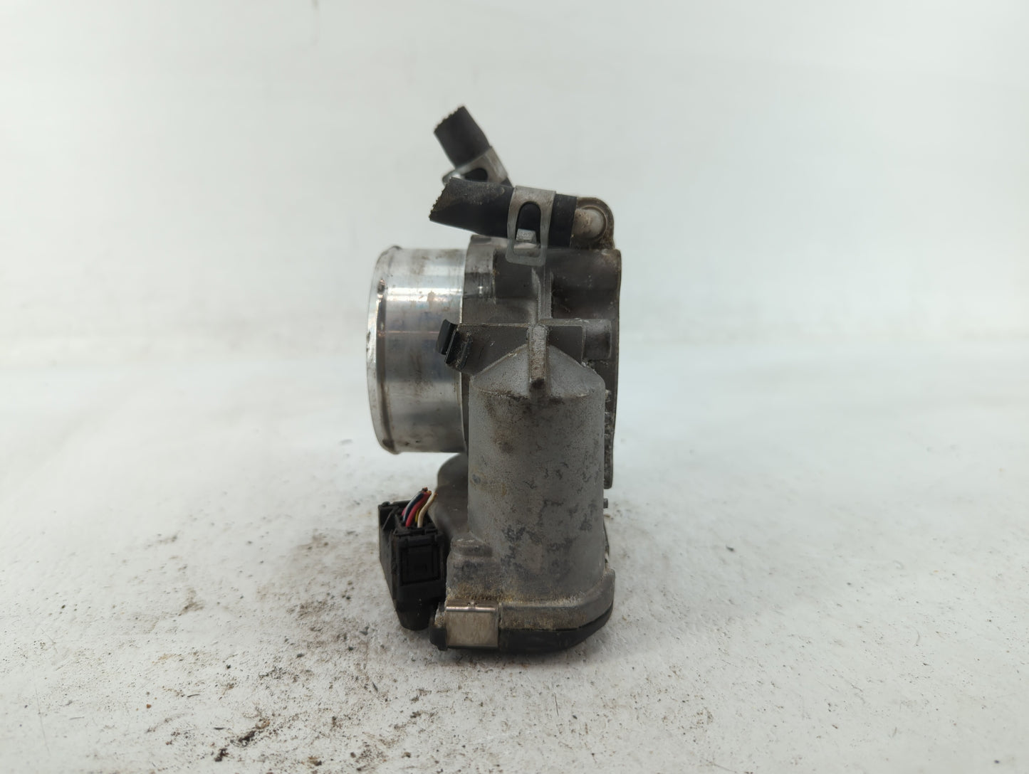 2011-2015 Kia Optima Throttle Body P/N:35100-2G700 Fits Fits 2011 2012 2013 2014 2015 2016 OEM Used Auto Parts - Oemusedauto