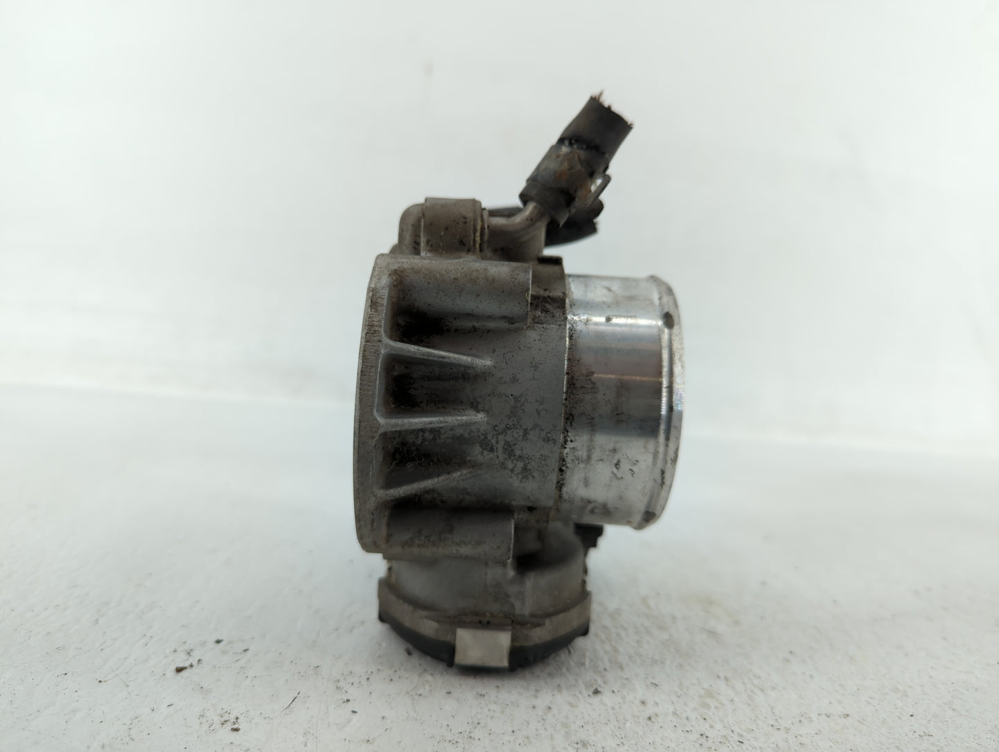 2011-2015 Kia Optima Throttle Body P/N:35100-2G700 Fits Fits 2011 2012 2013 2014 2015 2016 OEM Used Auto Parts - Oemusedauto
