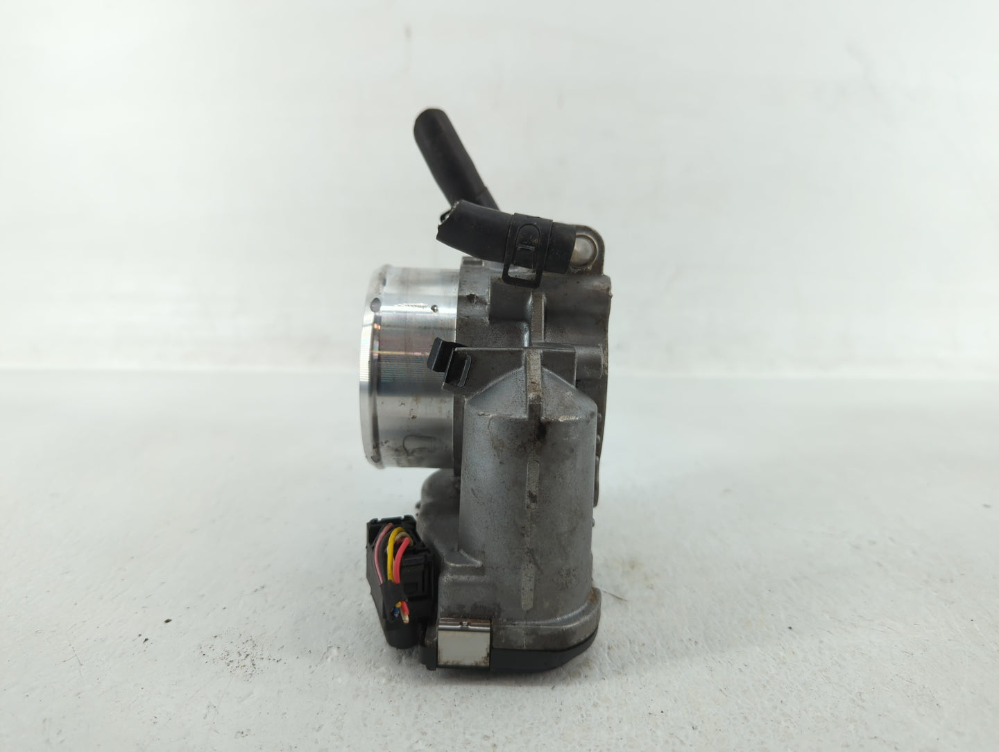 2011-2015 Kia Optima Throttle Body P/N:35100-2G700 Fits Fits 2011 2012 2013 2014 2015 2016 OEM Used Auto Parts - Oemusedauto