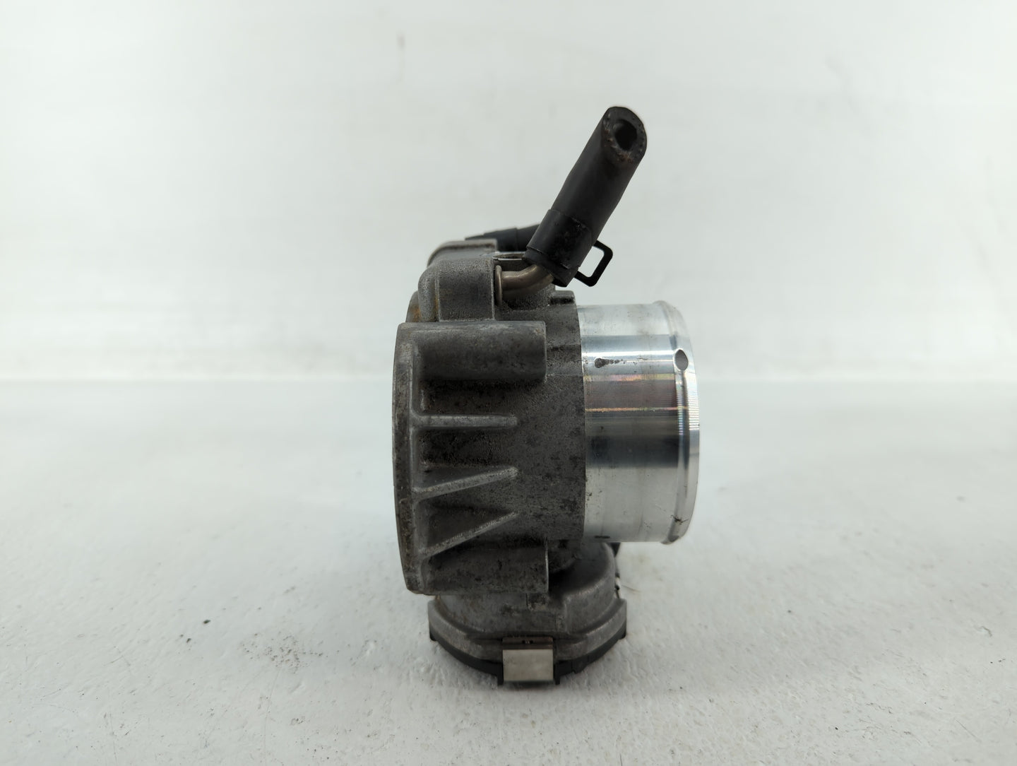 2011-2015 Kia Optima Throttle Body P/N:35100-2G700 Fits Fits 2011 2012 2013 2014 2015 2016 OEM Used Auto Parts - Oemusedauto