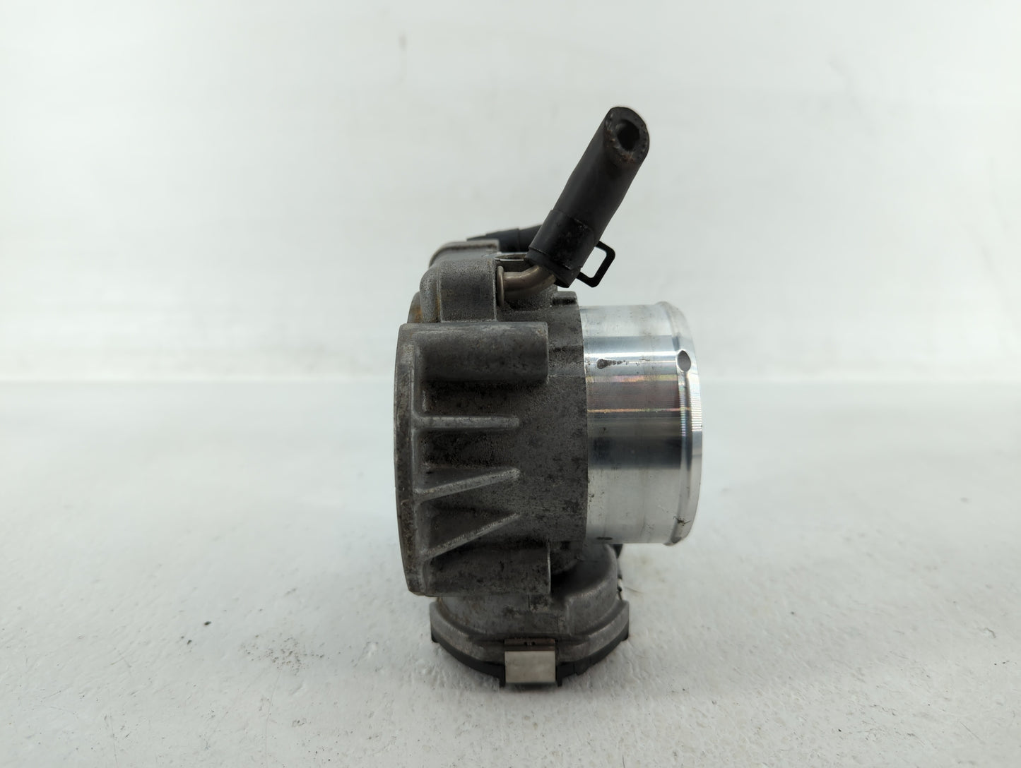 2011-2015 Kia Optima Throttle Body P/N:35100-2G700 Fits Fits 2011 2012 2013 2014 2015 2016 OEM Used Auto Parts - Oemusedauto
