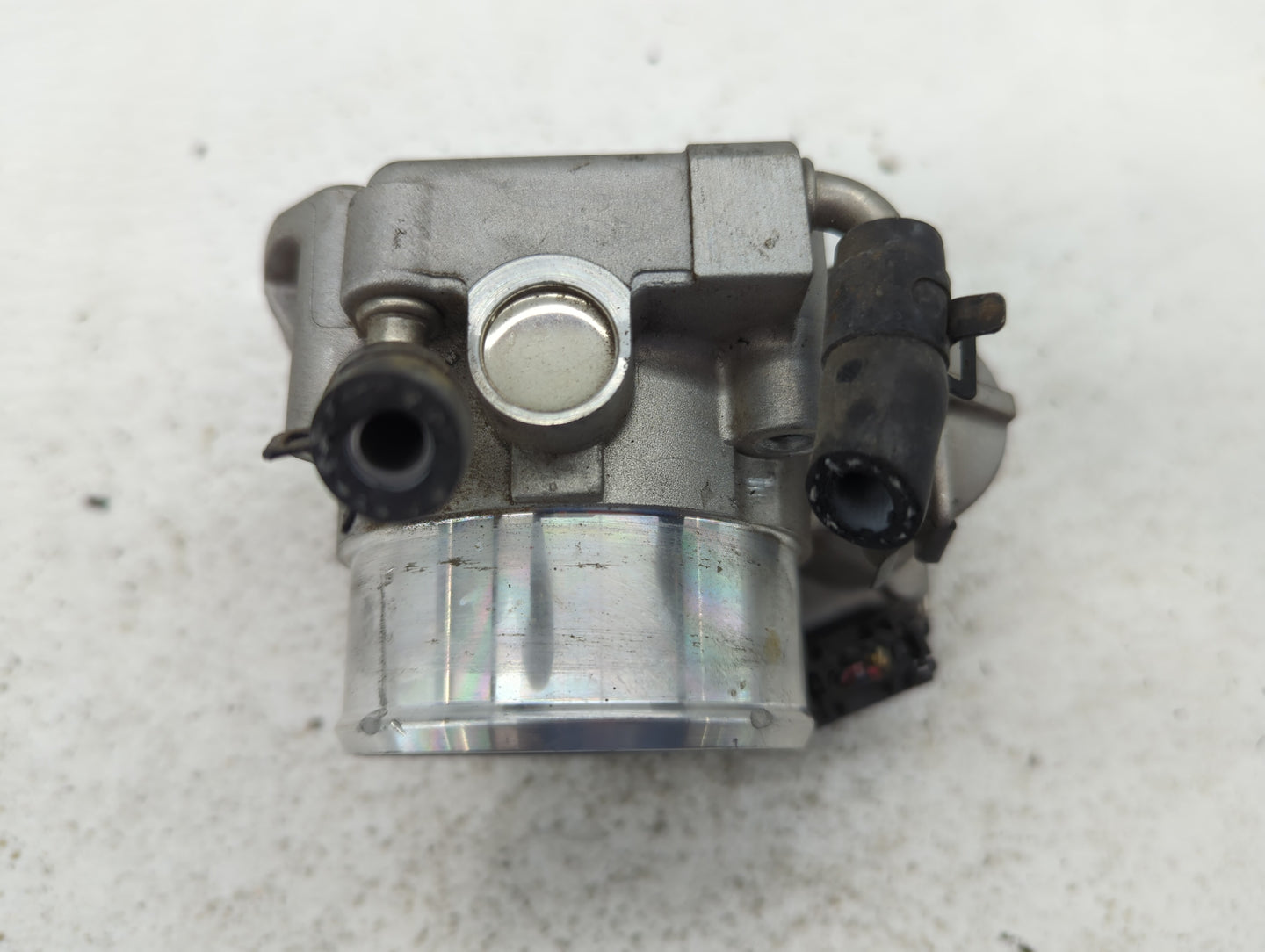 2011-2015 Kia Optima Throttle Body P/N:35100-2G700 Fits Fits 2011 2012 2013 2014 2015 2016 OEM Used Auto Parts - Oemusedauto