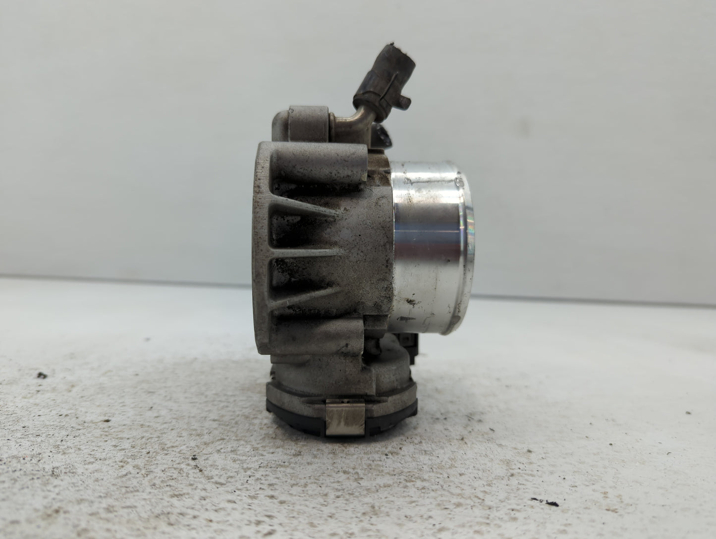 2011-2015 Kia Optima Throttle Body P/N:35100-2G700 Fits Fits 2011 2012 2013 2014 2015 2016 OEM Used Auto Parts - Oemusedauto