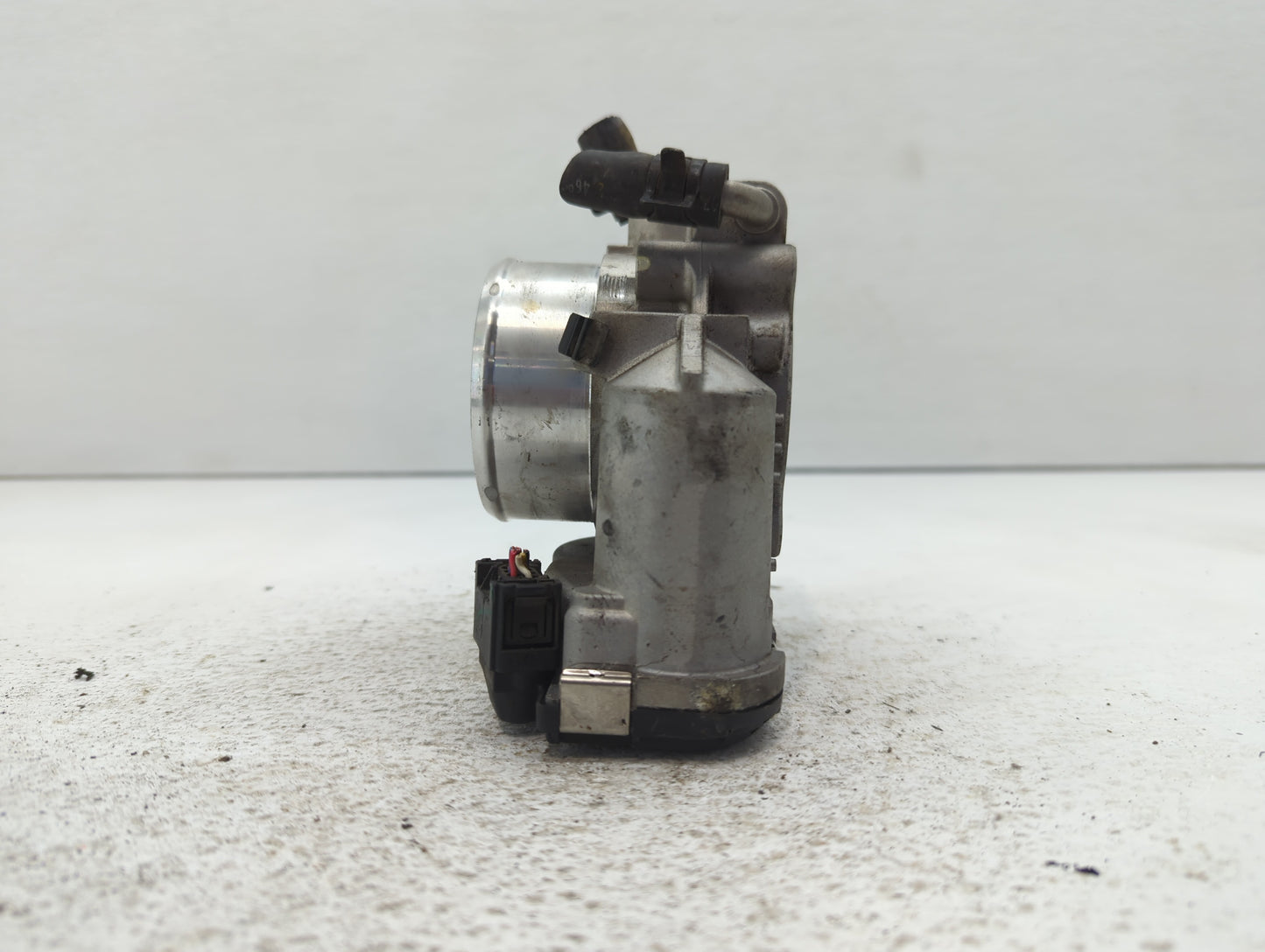 2011-2015 Kia Optima Throttle Body P/N:35100-2G700 Fits Fits 2011 2012 2013 2014 2015 2016 OEM Used Auto Parts - Oemusedauto