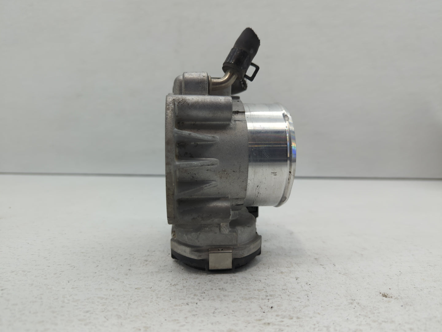 2011-2015 Kia Optima Throttle Body P/N:35100-2G700 Fits Fits 2011 2012 2013 2014 2015 2016 OEM Used Auto Parts - Oemusedauto