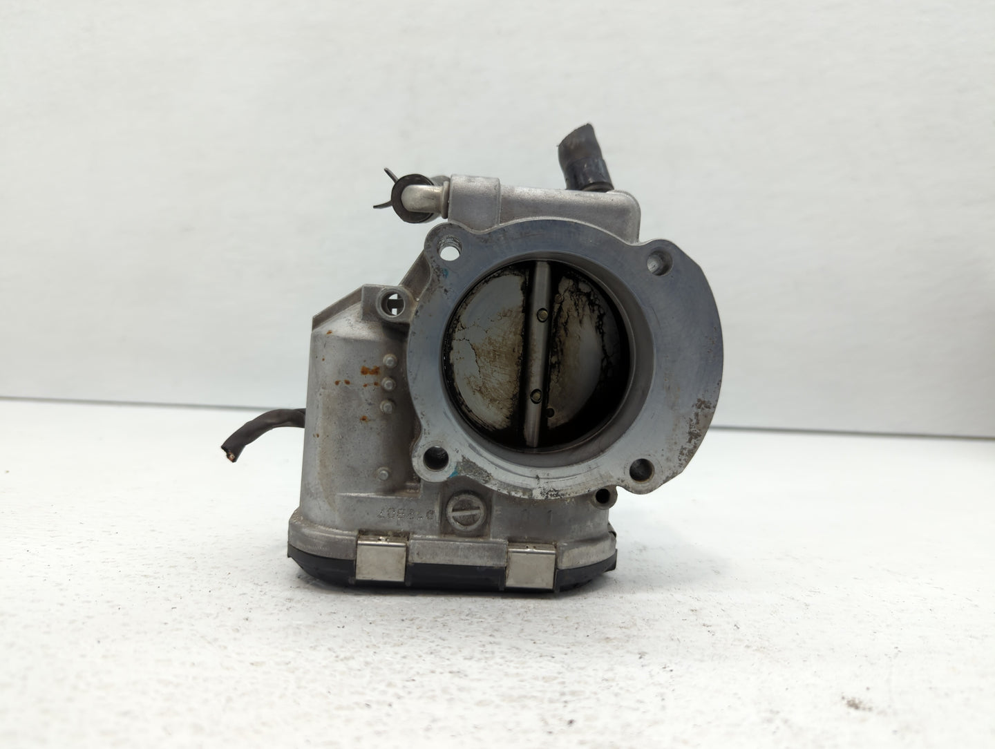 2011-2015 Kia Optima Throttle Body P/N:35100-2G700 Fits Fits 2011 2012 2013 2014 2015 2016 OEM Used Auto Parts - Oemusedauto