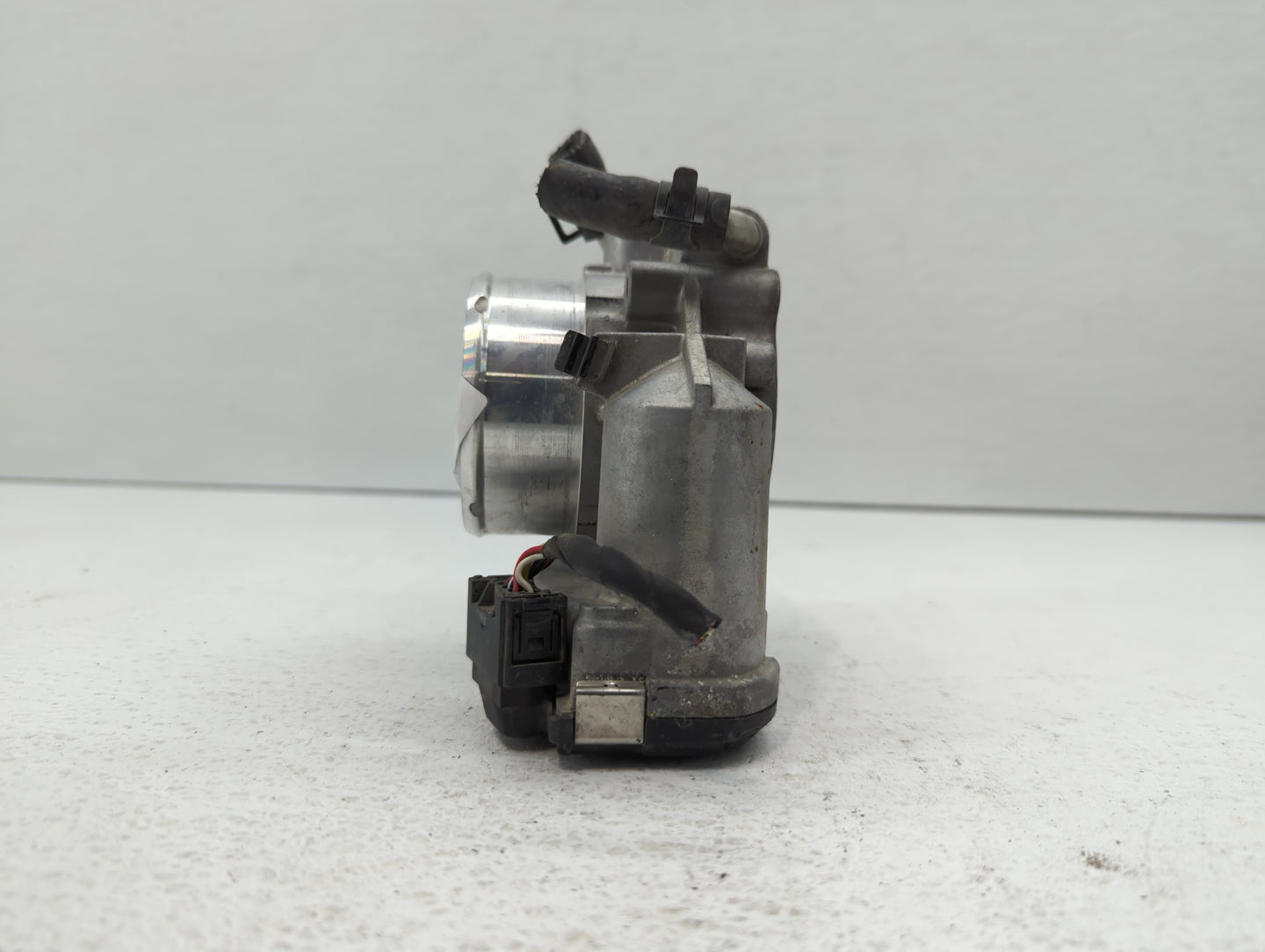 2011-2015 Kia Optima Throttle Body P/N:35100-2G700 Fits Fits 2011 2012 2013 2014 2015 2016 OEM Used Auto Parts - Oemusedauto