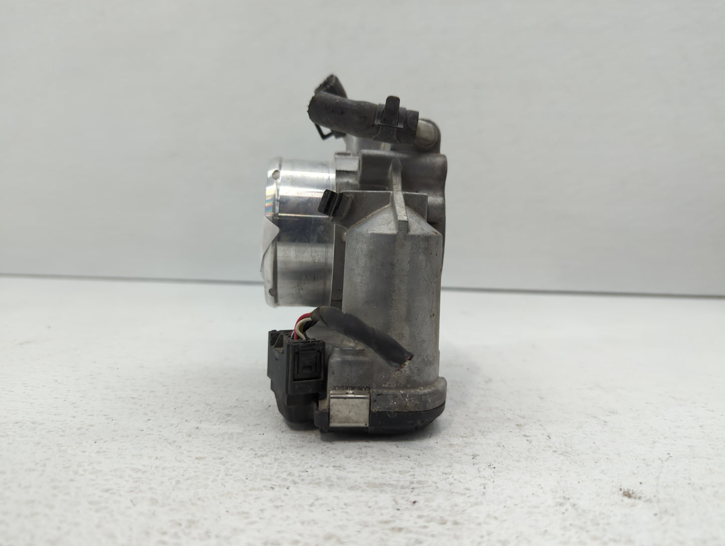 2011-2015 Kia Optima Throttle Body P/N:35100-2G700 Fits Fits 2011 2012 2013 2014 2015 2016 OEM Used Auto Parts - Oemusedauto