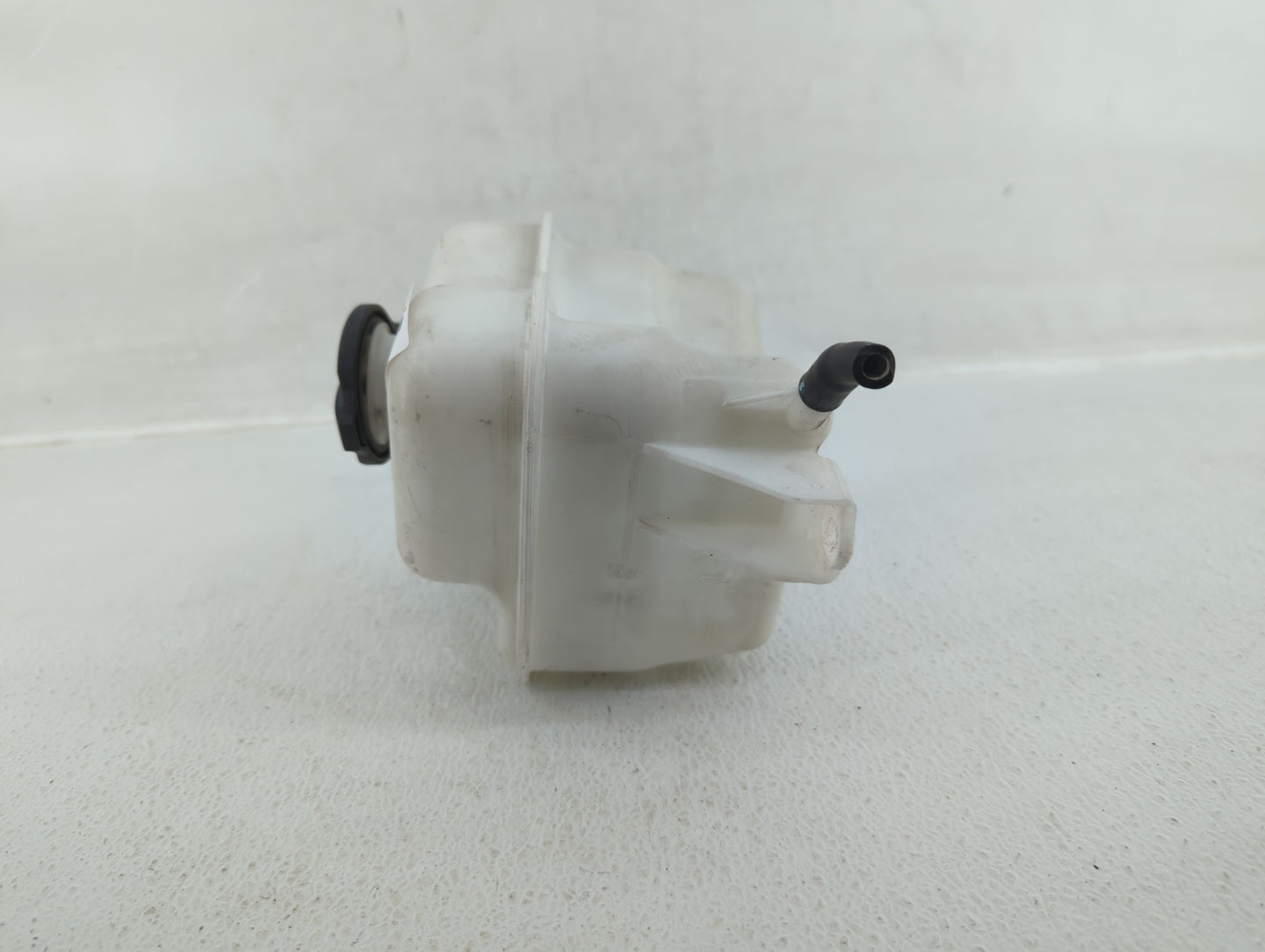2011-2016 Kia Optima Radiator Coolant Overflow Expansion Tank Bottle - Oemusedautoparts1.com