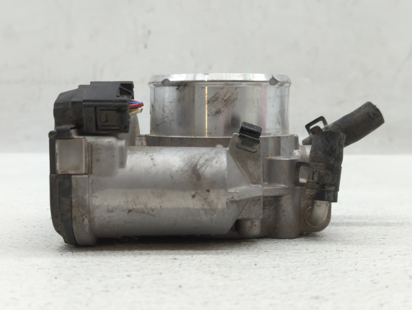 2011-2015 Kia Optima Throttle Body P/N:35100-2G700 Fits Fits 2011 2012 2013 2014 2015 2016 OEM Used Auto Parts - Oemusedauto