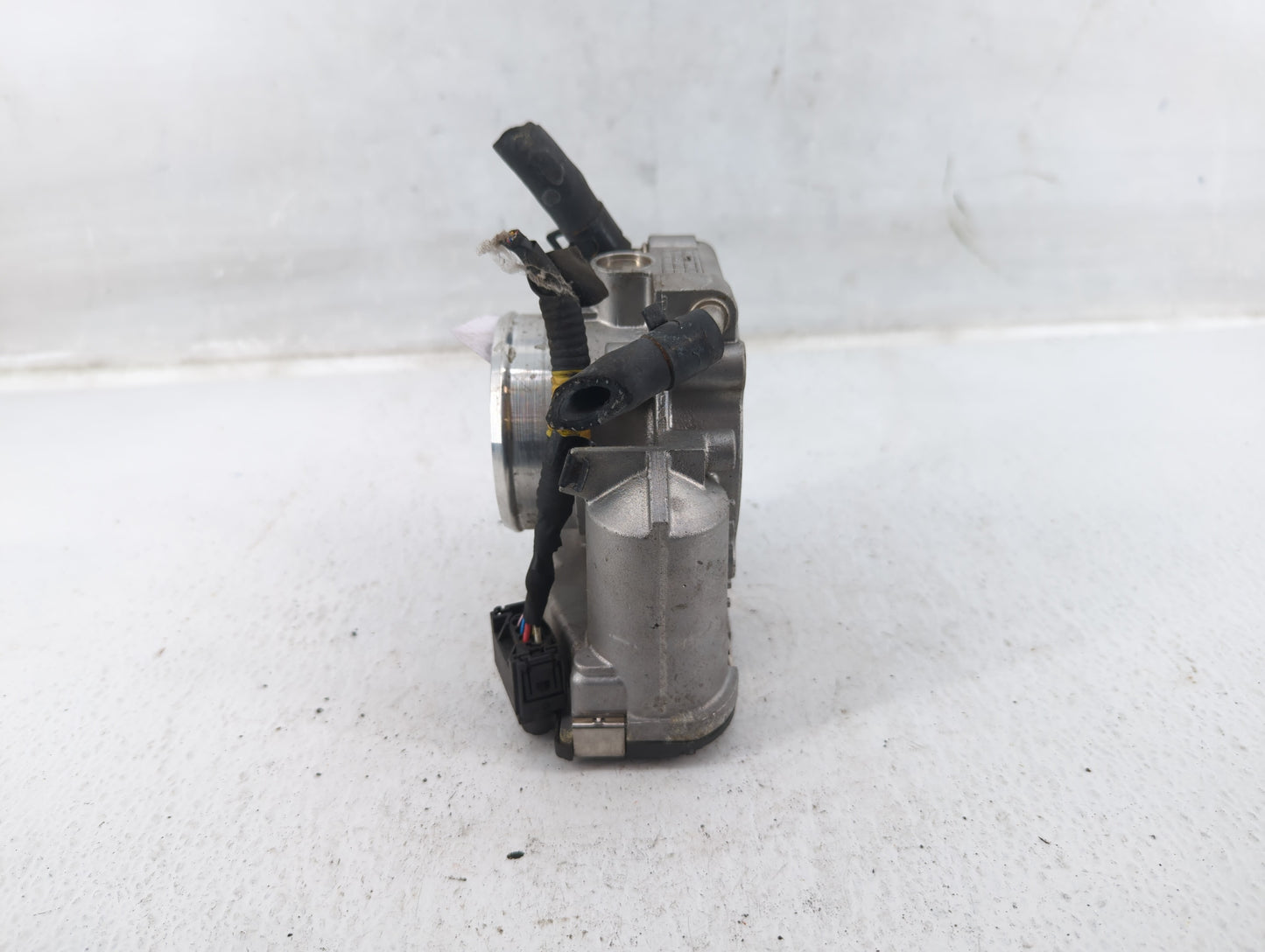 2011-2016 Kia Optima Throttle Body P/N:35100-2G800 Fits Fits 2011 2012 2013 2014 2015 2016 OEM Used Auto Parts - Oemusedauto